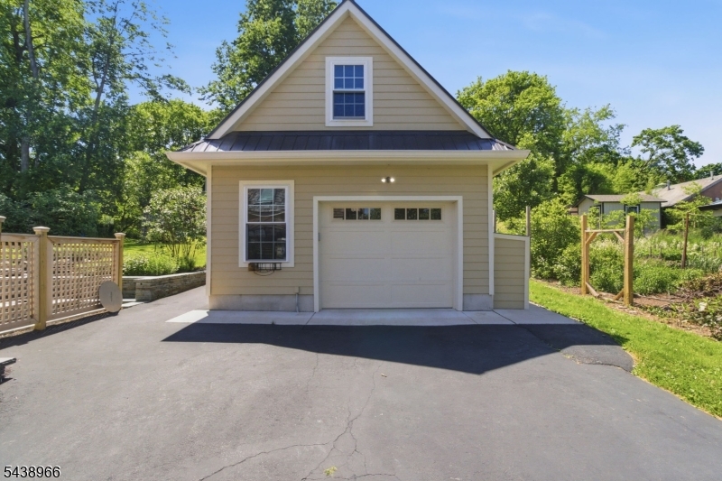 57 Lincoln Ave