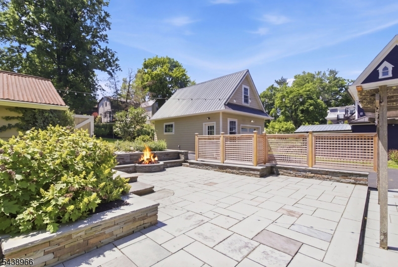 57 Lincoln Ave