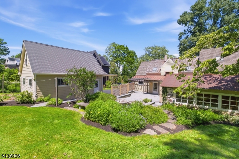 57 Lincoln Ave