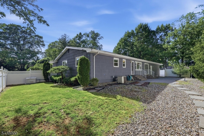 57 Livingston Ave