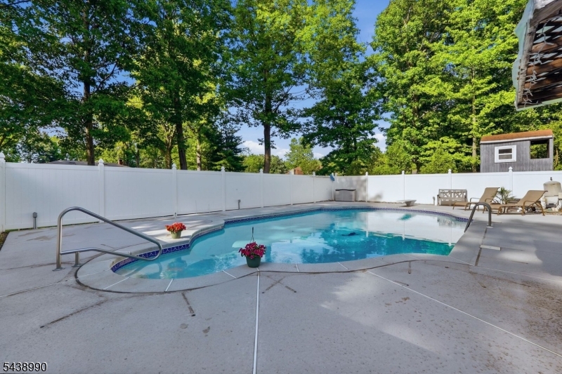 57 Livingston Ave
