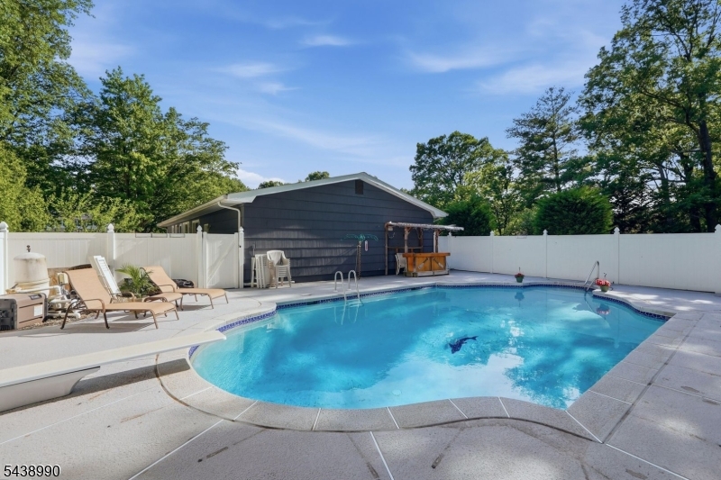 57 Livingston Ave