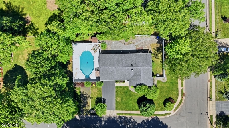 57 Livingston Ave