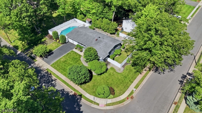 57 Livingston Ave