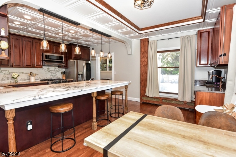 27 Joan St