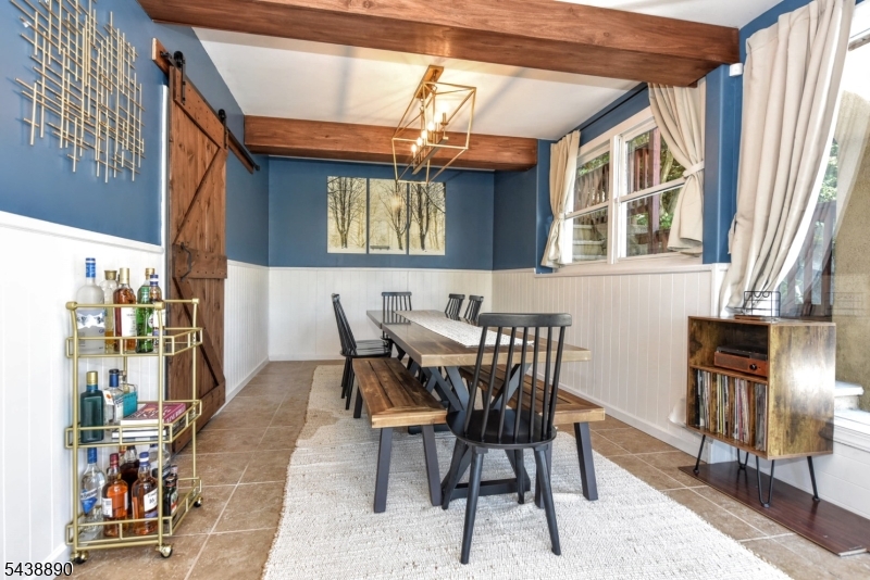 27 Joan St