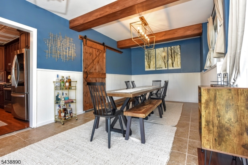 27 Joan St