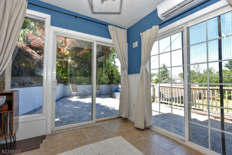 27 Joan St