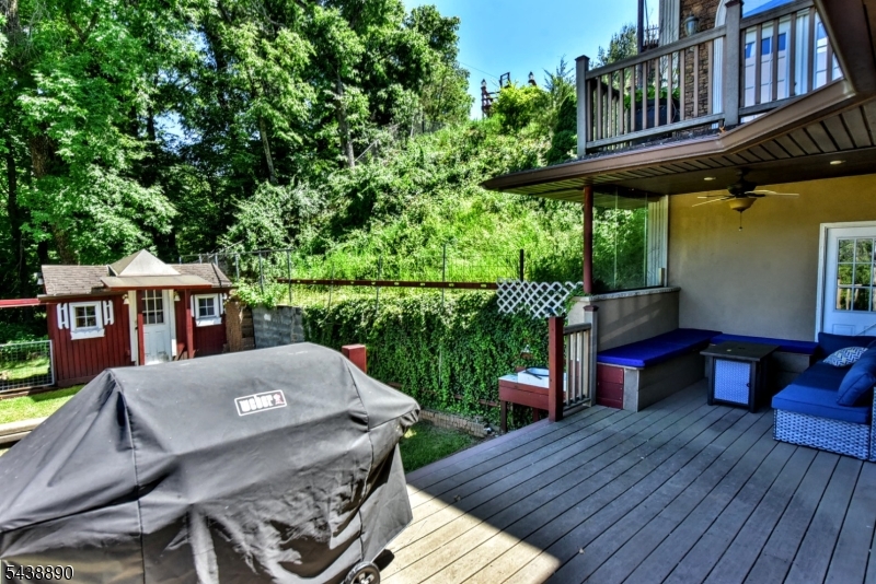 27 Joan St