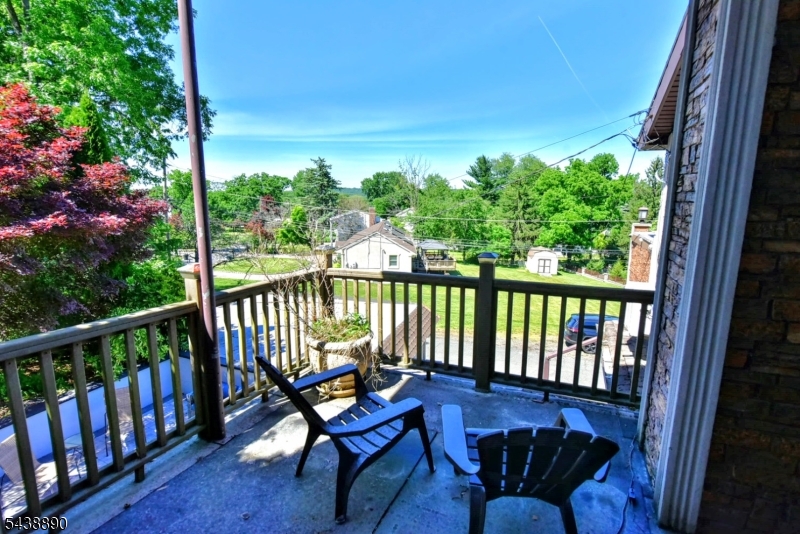 27 Joan St