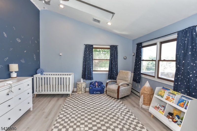 27 Joan St