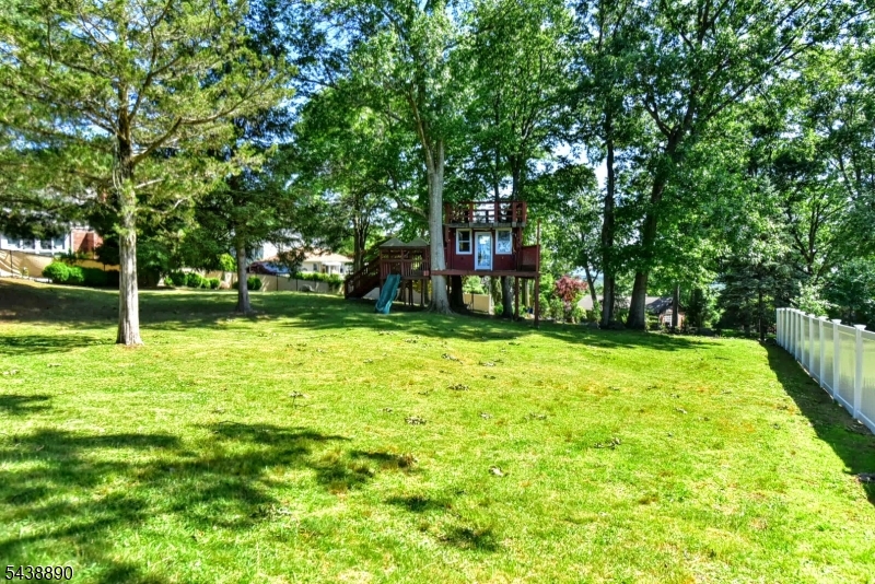 27 Joan St