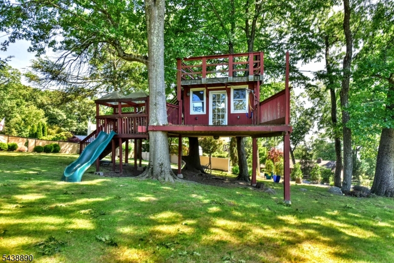 27 Joan St
