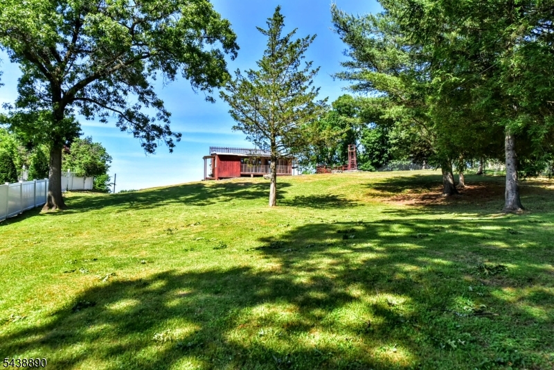 27 Joan St