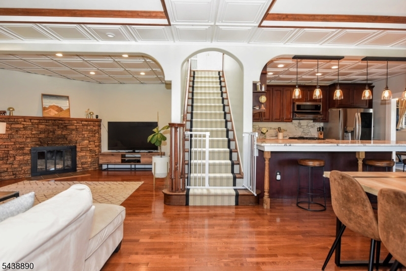 27 Joan St