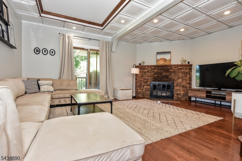 27 Joan St