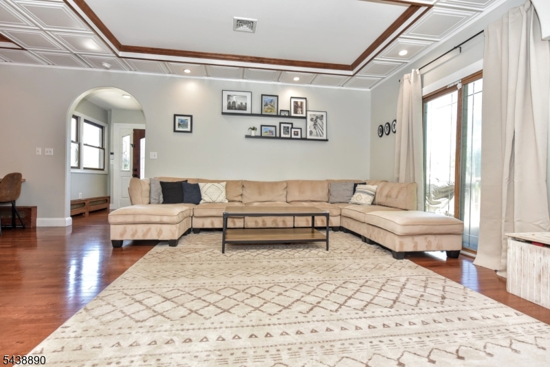 27 Joan St