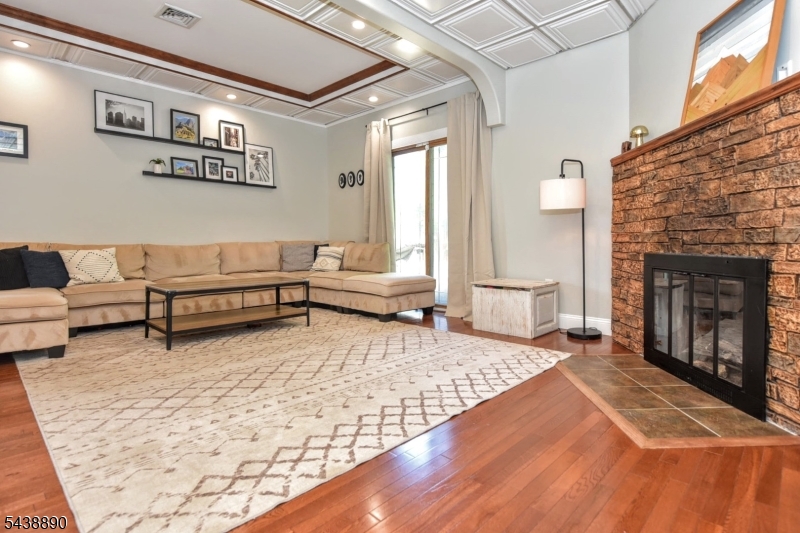 27 Joan St