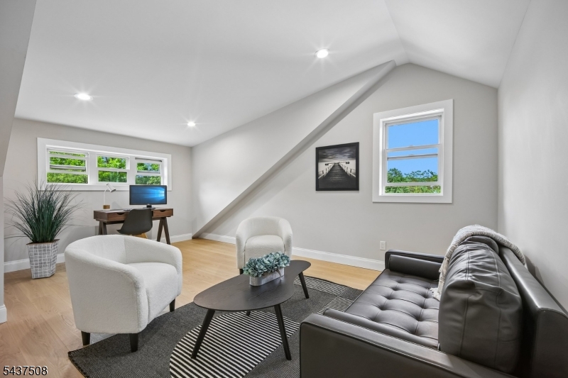 5 Briar Cliff Rd
