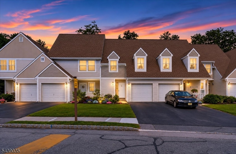 17 Heritage Ln