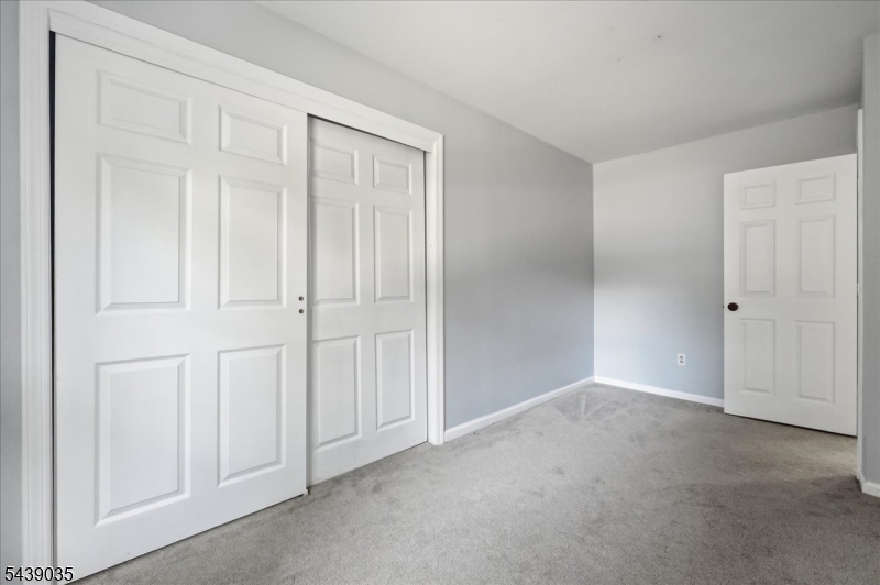 17 Heritage Ln