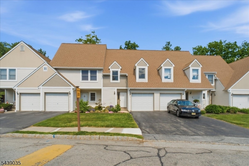 17 Heritage Ln