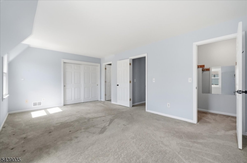 17 Heritage Ln