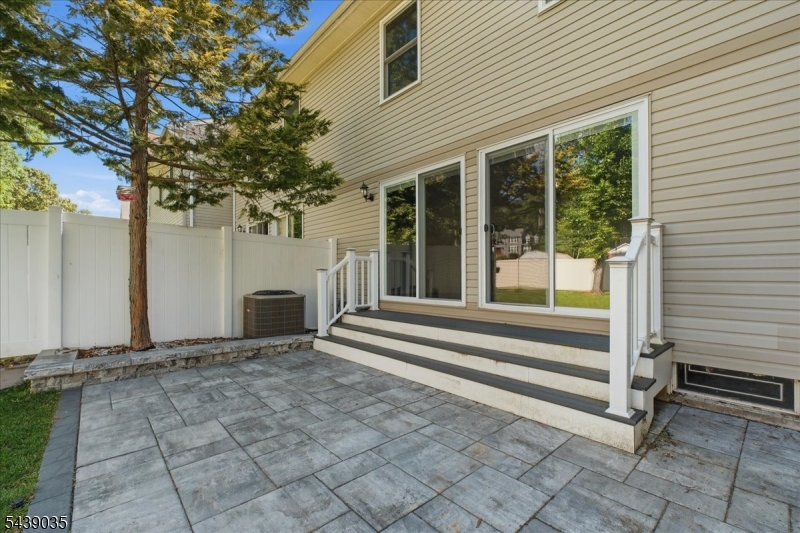 17 Heritage Ln