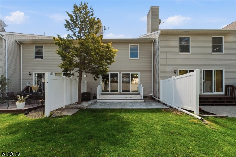 17 Heritage Ln