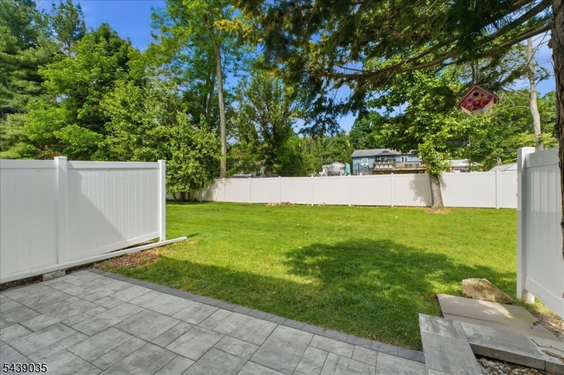 17 Heritage Ln
