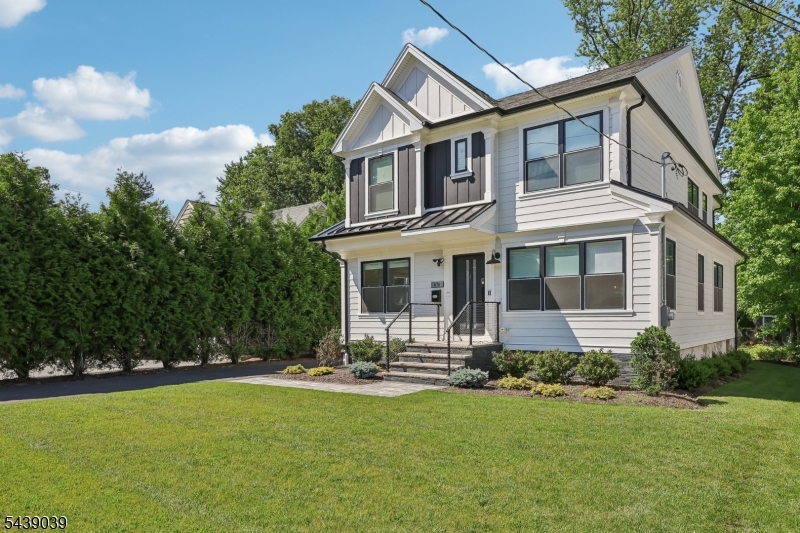 676 Ridgewood Rd