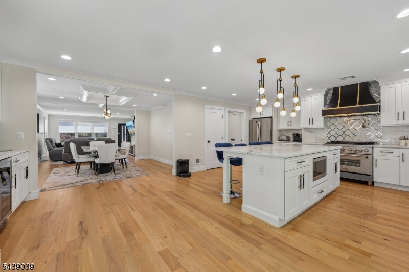 676 Ridgewood Rd