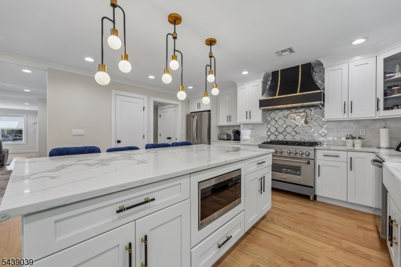 676 Ridgewood Rd