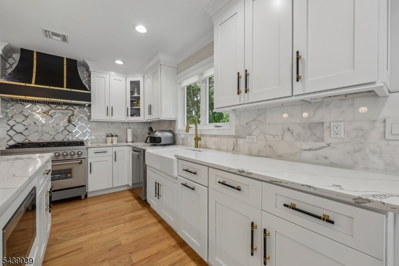 676 Ridgewood Rd