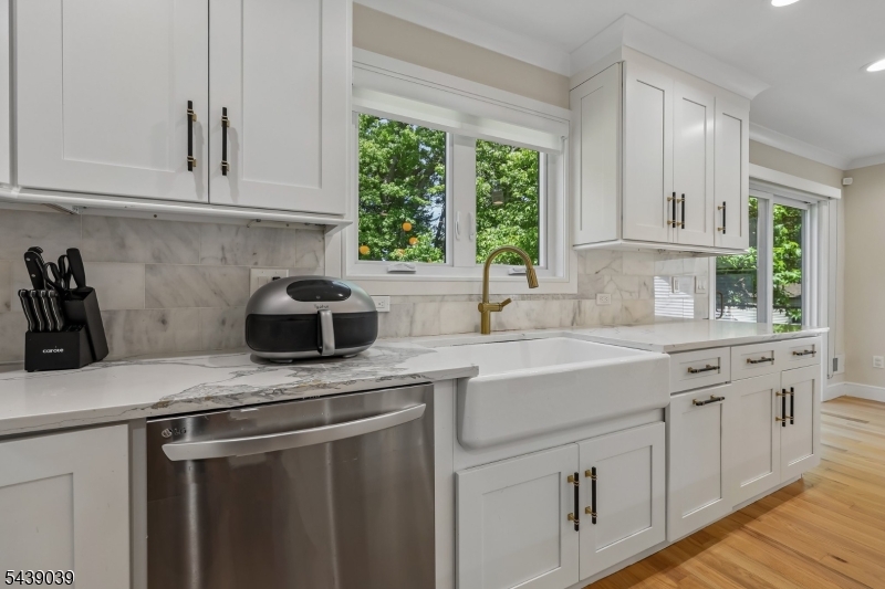 676 Ridgewood Rd