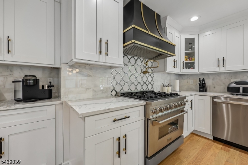 676 Ridgewood Rd