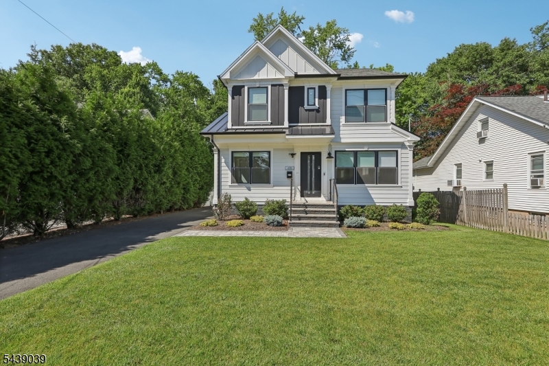 676 Ridgewood Rd