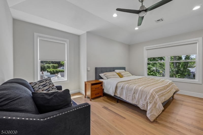676 Ridgewood Rd