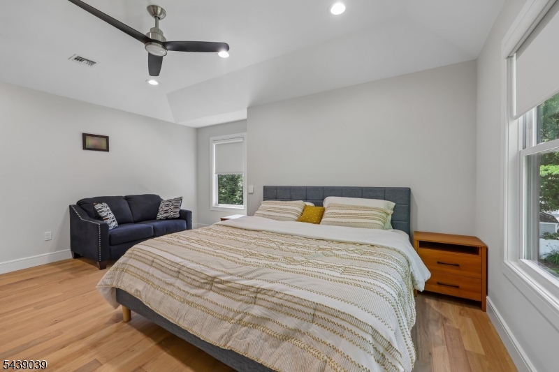 676 Ridgewood Rd