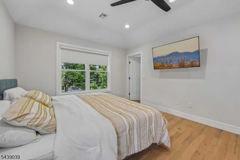 676 Ridgewood Rd