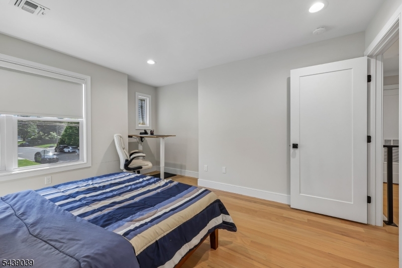 676 Ridgewood Rd