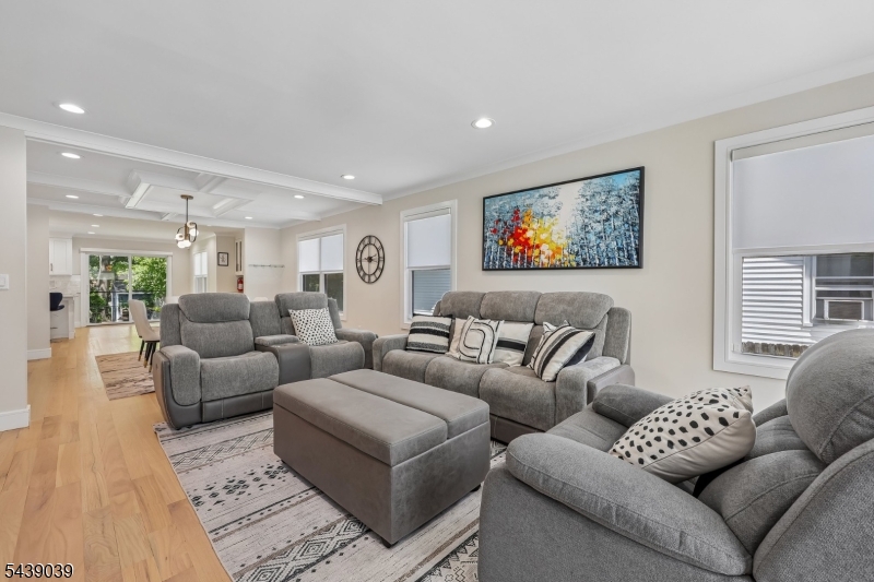676 Ridgewood Rd