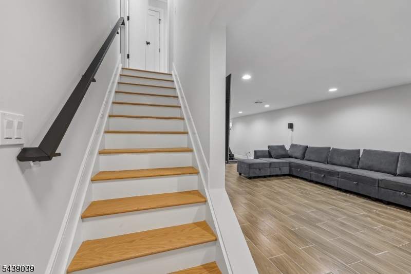 676 Ridgewood Rd