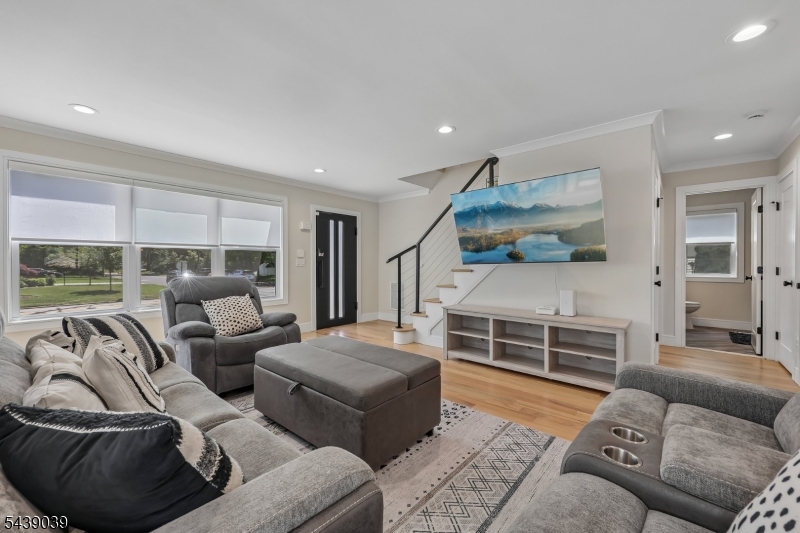 676 Ridgewood Rd