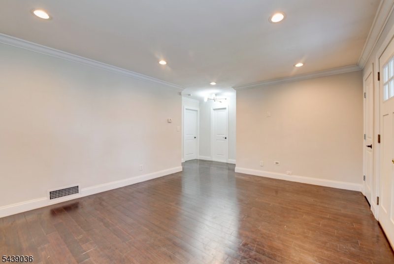 1156 Gruber Ave