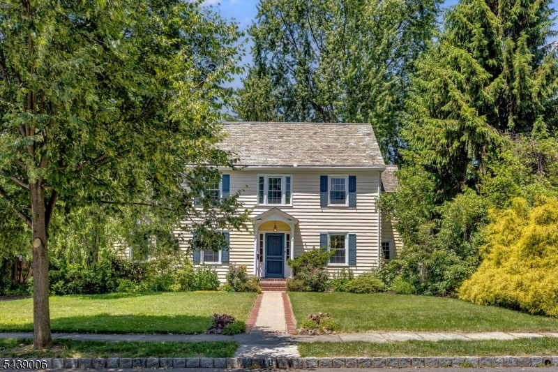 8 Summit St
