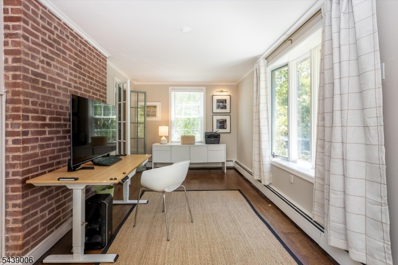 8 Summit St
