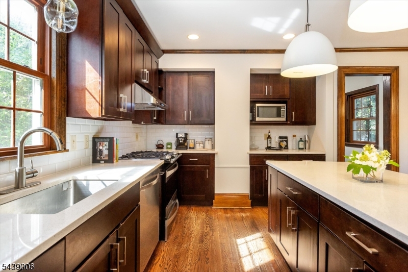 8 Summit St