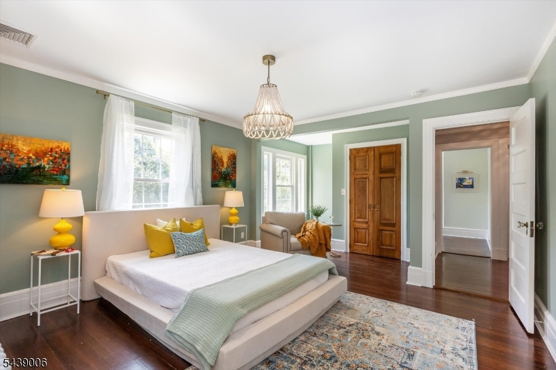 8 Summit St