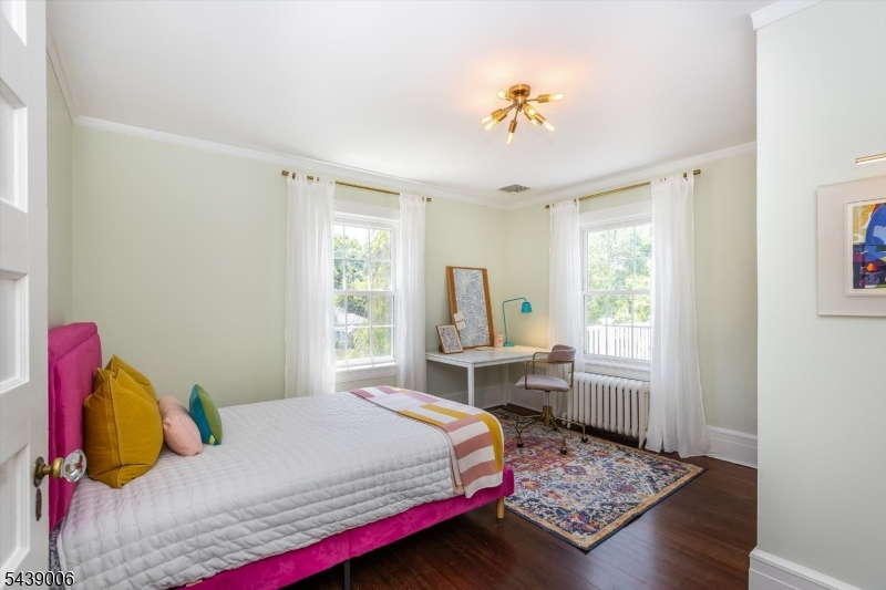 8 Summit St
